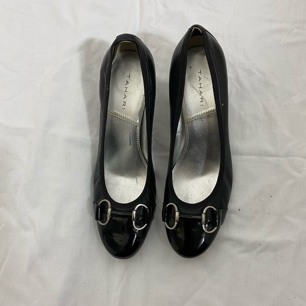 Tahari shoe